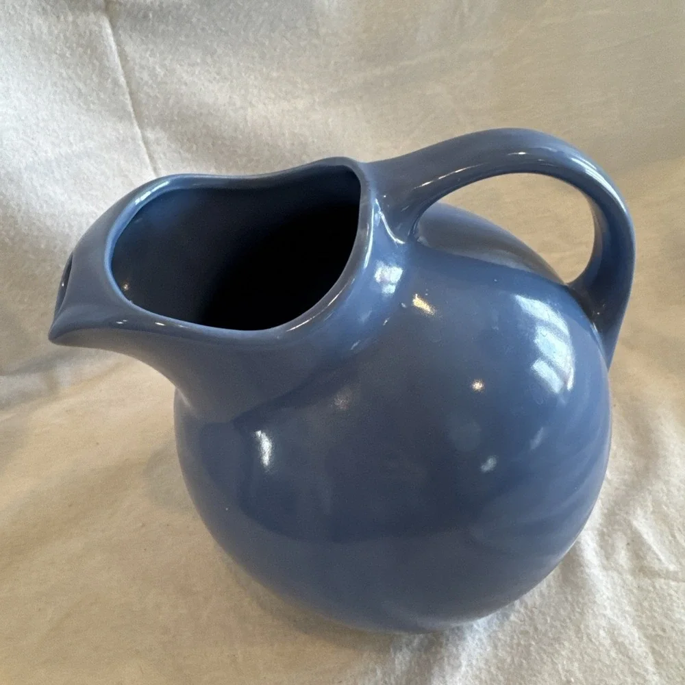 Vintage Hall USA Pottery‎ MCM Ice Lipped Ceramic Round Ball Pitcher Sky Blue 633